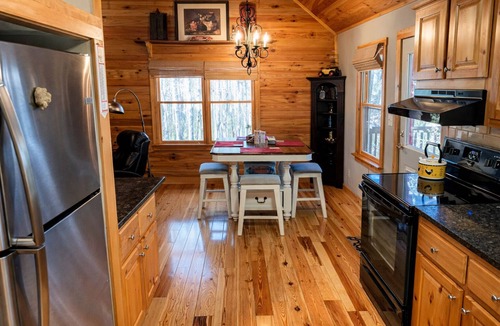 Cleveland Cabin | Guest Favorite! 741 FIVE Star Reviews | Pet Friendly | Walking Trail | Firepit
