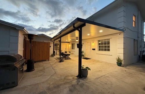 Mangonia Park House | Guest house West Palm Beach 1br/1 bathn