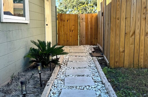 Seminole Apartment | Guest suite with pool