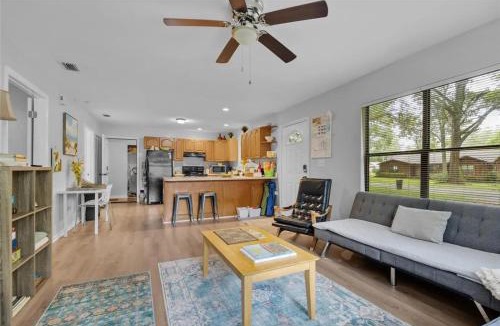 High Springs House | Guesthouse in High Springs! Walk to Downtown, Close to Springs!