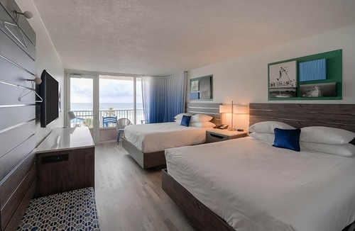 Fort Walton Beach Hotel | Gulf Breeze Escape with Pools Near Island Attractions | 3 Units