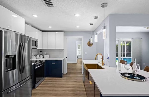 Laurel House | Gulf Coast Paradise: 3/2 Beach Retreat with Pool & Family Amenities