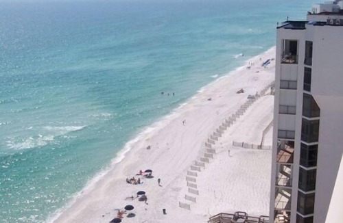 Destin Condo | GULF FRONT. AMAZING VIEWS! 3 Pools! ON THE BEACH! Tiki Bar.LOCATION