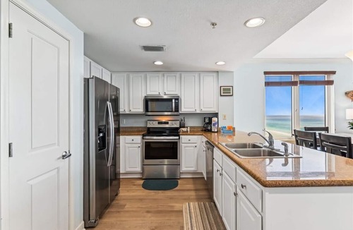 Long Beach Condo | Gulf Front Corner Unit Fantastic Views Free Beach Service!