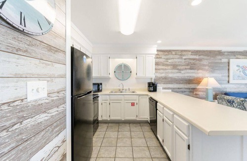 Laguna Beach Condo | Gulf Front Condo in Laguna Beach, Pool, Sleeps 6