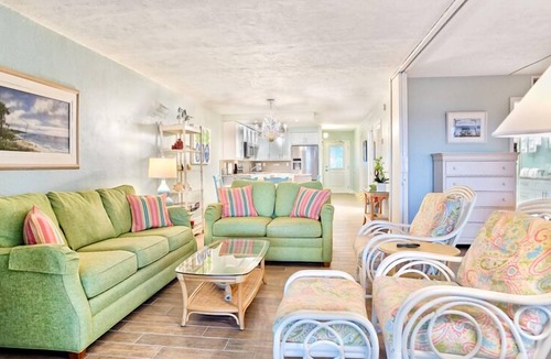 Sanibel Condo | Gulf Front Condo! Bright, Tropical condo on the beach !