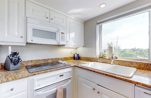 Marco Island Condo | Gulf-front condo with a pool, a hot tub, central AC, WiFi & on-site restaurants