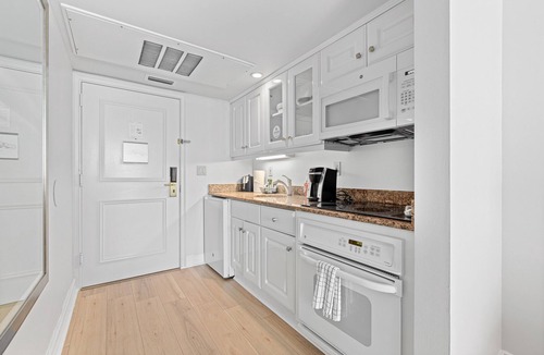 Marco Island Condo | Gulf-front condo with pool, hot tub, central AC, view & on-site restaurants