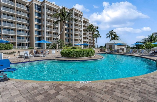 Marco Island Condo | Gulf-front condo with pool, hot tub, & central AC - snowbird-friendly