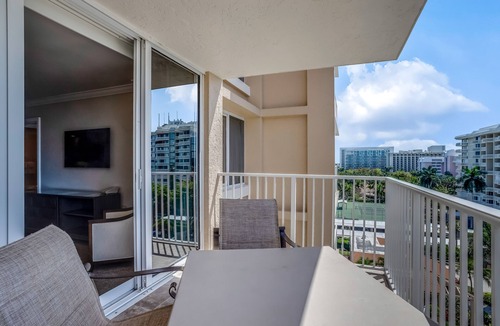 Marco Island Condo | Gulf-front condo with pool, hot tub, & central AC - snowbird-friendly