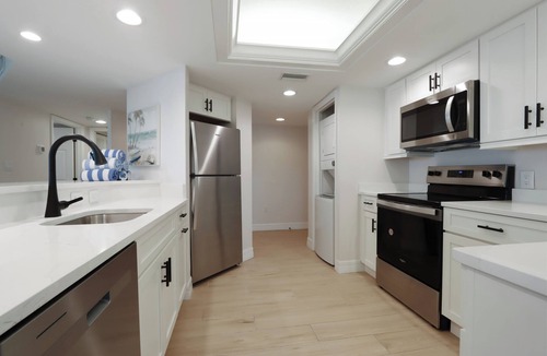 Beachview Country Club Estates Condo | Gulf Front, Two Bedroom Condo with Den - Sundial L304