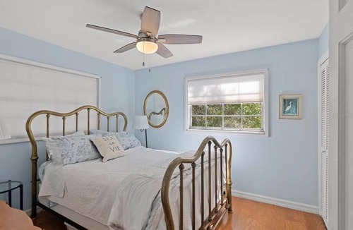 Holiday House | Gulf of Mexico Cozy 2-bedroom stilt house in charming Holiday with WiFi, AC