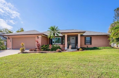 Englewood East House | Gulf Shore Thing Villa perfect for Snowbirds with Heated Pool, Pet Friendly
