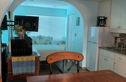 Bradenton Beach Apartment | Gulf side! No crossing street! Booking for FALL 2025!