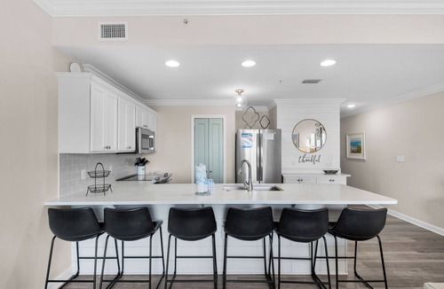 Fort Walton Beach - Destin Condo | ☀️Gulf Views⛱️Beach Service-100 Steps2Beach-Pool +Hot Tub-2BR Beach Resort 406☀️