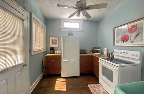 Gulfport Apartment | Gulfport 1BR-Semi-Private Beach