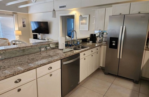 East Naples House | Gulfview House in Naples Bayshore Arts District