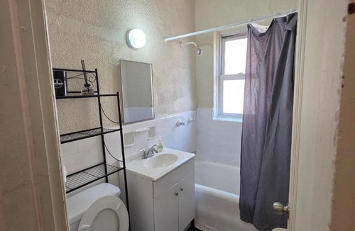 Paterson House | Habitación Privada y sencilla con TV de 55 pulgadas cerca de NY