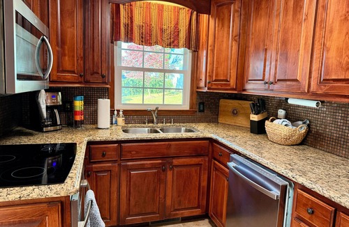 Inman House | Hailey’s Lake House with Pool and Hot Tub.