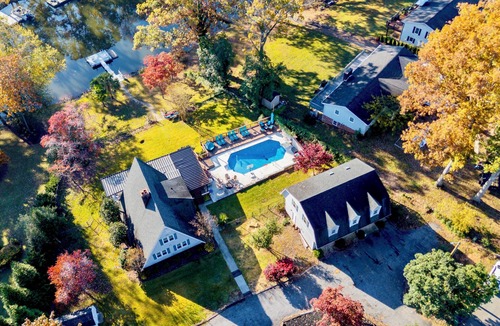 Inman House | Hailey’s Lake House with Pool and Hot Tub.