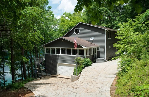Big Creek House | Hakuna Matata = No Worries Huge Lakefront Home Private Dock Florida Room