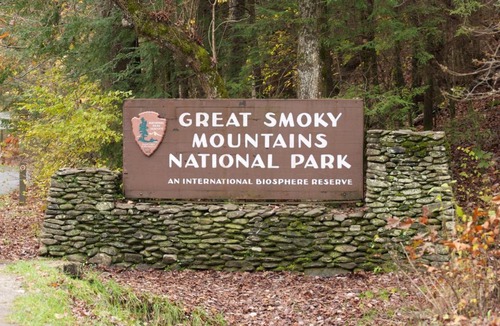 Smoky Mountains Ski Chalet | Haleywood Hollow, FREE Attraction tickets for each paid day, Arcade, WIFI!