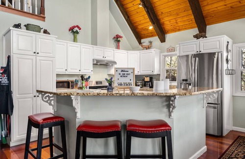 Maggie Valley Cabin | Halfback Ridge -Hot Tub-Magnificent Views-Motorcycle & Pet-Friendly-Fenced Yard