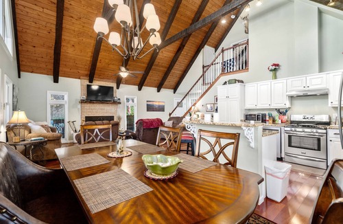 Maggie Valley Cabin | Halfback Ridge -Hot Tub-Magnificent Views-Motorcycle & Pet-Friendly-Fenced Yard