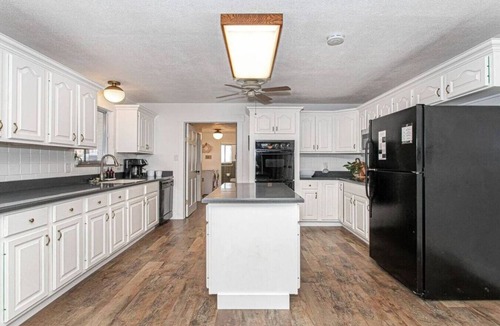 Ashley Oaks House | Halls Rancher on 3 Private Acres