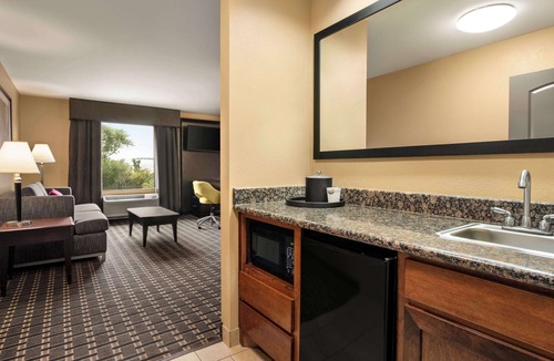 Pine Bluff Hotel | Hampton Inn and Suites Pine Bluff