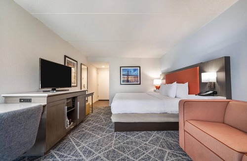 Plymouth Meeting Hotel | Hampton Inn Philadelphia/Plymouth Meeting