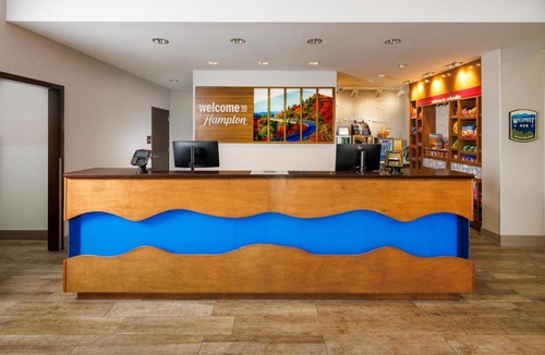 Asheville Hotel | Hampton Inn & Suites-Asheville Biltmore Village, NC