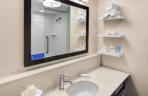 Dunwoody Hotel | Hampton Inn & Suites by Hilton Atlanta Perimeter Dunwoody