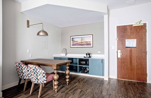 West Ashley Hotel | Hampton Inn & Suites Charleston/West Ashley