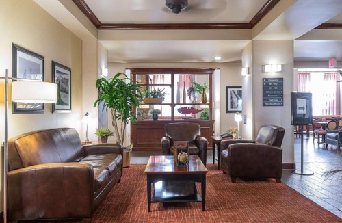 Florence Hotel | Hampton Inn & Suites Florence-North-I-95
