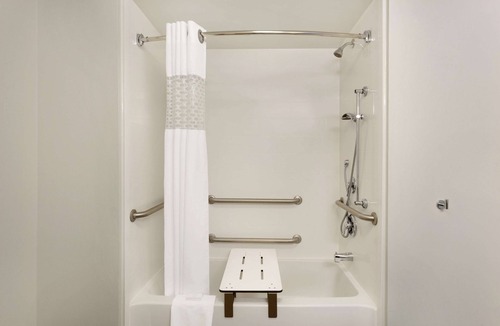 Largo Hotel | Hampton Inn & Suites Largo