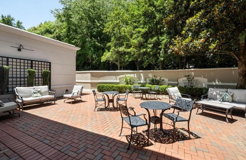 SouthPark Hotel | Hampton Inn & Suites South Park at Phillips Place