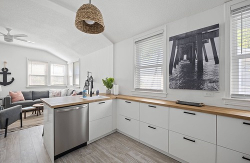 Jacksonville Beach House | Hang With the Locals at the SURF PARK House! 3 blocks to the Beach, Pet friendly