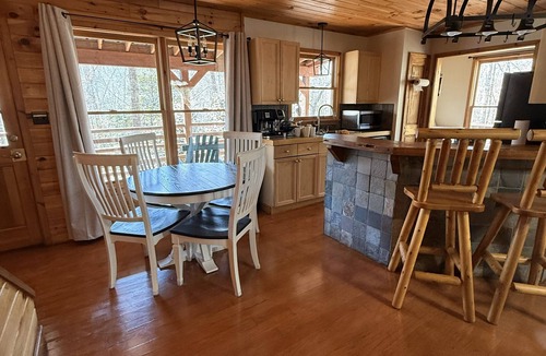 Helen Cabin | Happy Beara Cabin - Close to Helen, GA