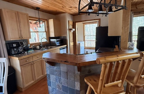 Helen Cabin | Happy Beara Cabin - Close to Helen, GA