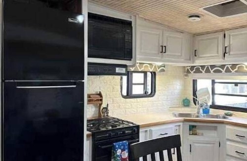 Cleveland Resort | Happy Camper Hideaway/RV Mountain Lakes Resort Cleveland, GA