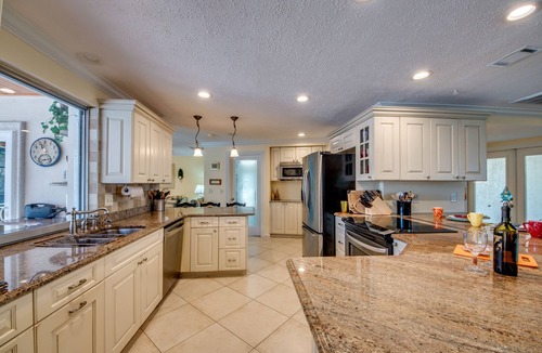 Yacht Club House | Happy Cape 27 - in the heart of the Yacht Club Area, a boaters dream