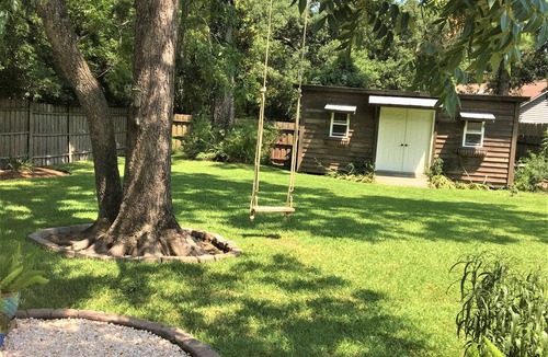Mount Pleasant House | Happy Haven/Central Mt P/Screen Porch w/bar/Deck/BIG Private Fenced Back Yard