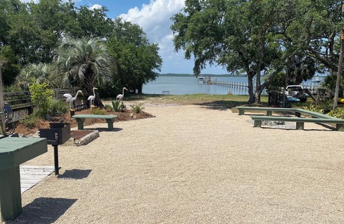 Alligator Point House | Happy Shack BEACH & BAY! Kayak, paddle boards, tiki hut, firepit, grille, wifi