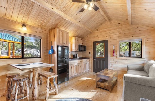 Thonotosassa Cabin | Happy Travelers RV Resort