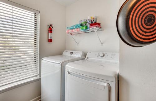 Oceanmarsh Subdivision House | Harbor Island Condo w/Pool Access: Walk to Beach!