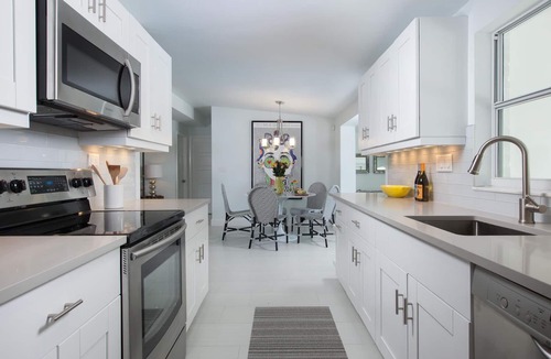 East Naples House | HARBOR LANE BUNGALOW - Waterfront with Pool & 5 minutes from 5th Avenue!