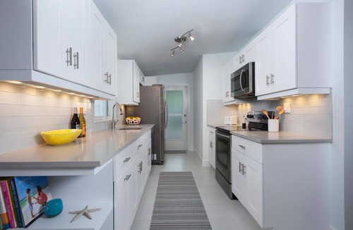 East Naples House | HARBOR LANE BUNGALOW - Waterfront with Pool & 5 minutes from 5th Avenue!