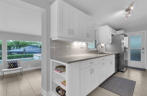 East Naples House | HARBOR LANE BUNGALOW - Waterfront with Pool & 5 minutes from 5th Avenue!
