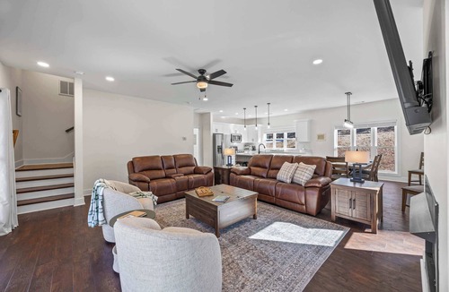 Lavonia House | Harbor Light Lake House w/Hot Tub